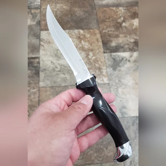 Cutco 1769 Hunting Knife with Sheath in black/classic