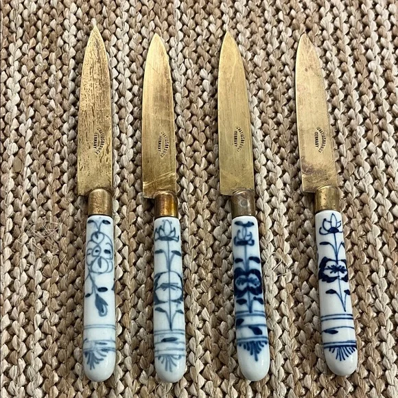 Set of FOUR Blue flowers Porcelain Handle Fruit Knives Uhatius Bronce Germany