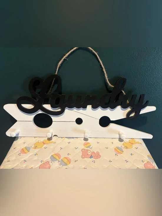 Cute Hanging Clothespin Laundry Sign with Hooks