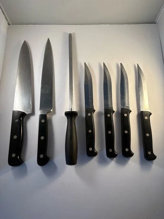 Lot 7 JA Henckels Assorted Knives And Sharpener Eversharp / Fine Edge Pro Steak