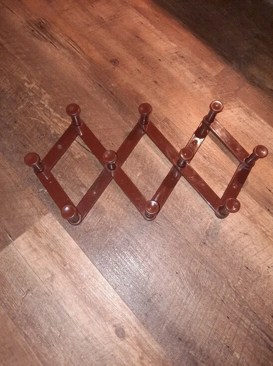 Vintage 1980 Expandable Brown Wooden Wall Peg Rack