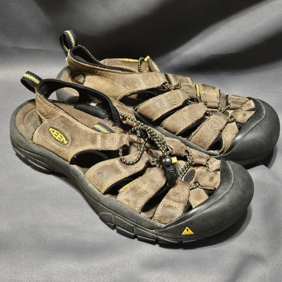 Keen Newport leather hiking waterproof closed toe sandals Mens size 7 EU 39.5‎