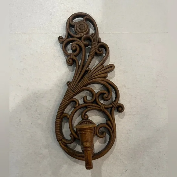 Vintage 70s faux bois wicker style scrolling floral wall sconce. GUC!