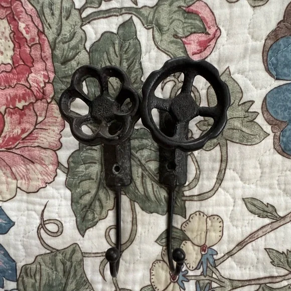 Vintage-Style Black Iron Water Spigot Wall Hooks