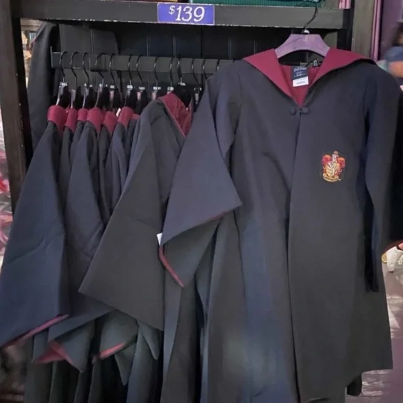 The Wizarding World of Harry Potter Universal Studios Gryffindor Robe