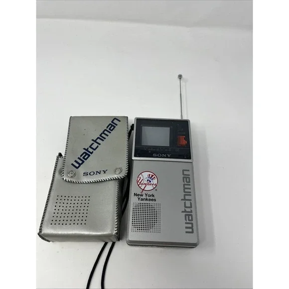 SONY WATCHMAN FD-20A Mini Portable Black White TV AM/FM VHF UHF New York Yankees