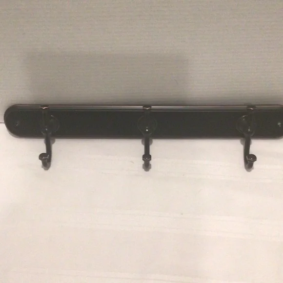 Better Homes & Garden Holbrook oil bronze hook rack with 3 hooks & screws