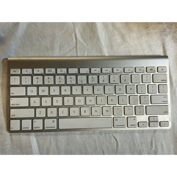 Apple Wireless Bluetooth Keyboard 2009 A1314 Aluminum iMac 11 Inch By 5 Inch