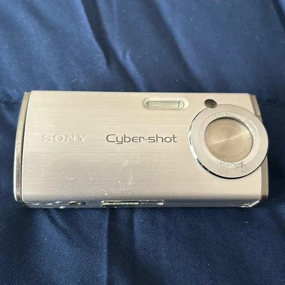 Sony cyber shot DSC-L1 digital camera