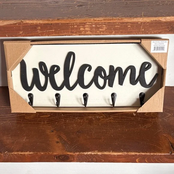 Black and White Welcome Wall Hook Decor