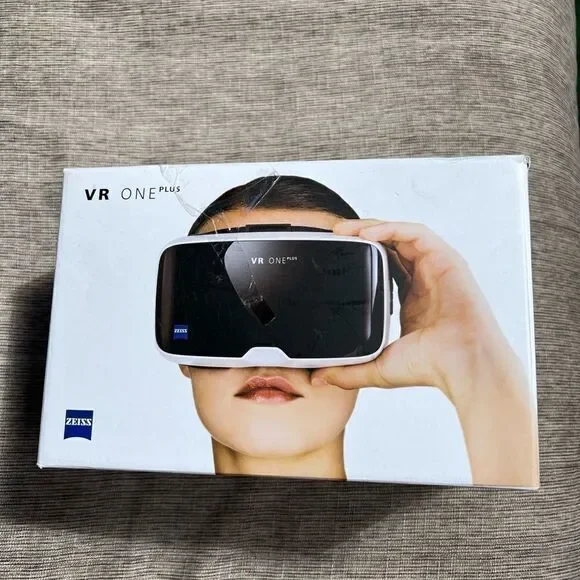 Zeiss VR One Plus;  Virtual Reality Headset