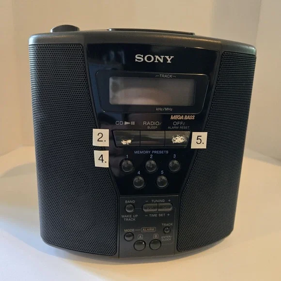 Sony Mega Bass ICF-CD833 CD Player Alarm Clock Radio‎ -AM/FM *TESTED*