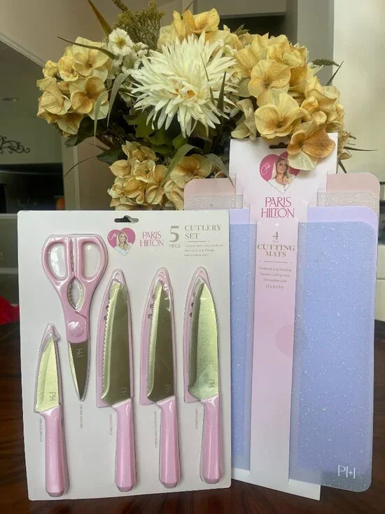Paris Hilton That’s Hot Pink Kitchen Set Knife + Cutting Mats Gift