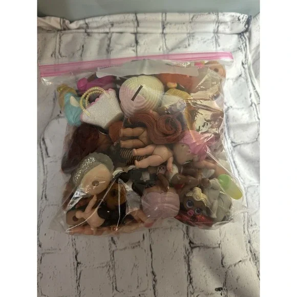 LOL Dolls And Accessories Almost 3‎ Lbs