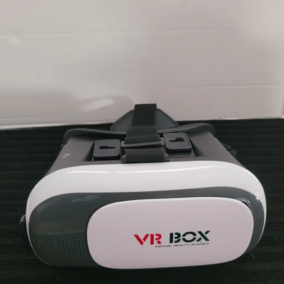 Virtual Reality Headset - Black and White