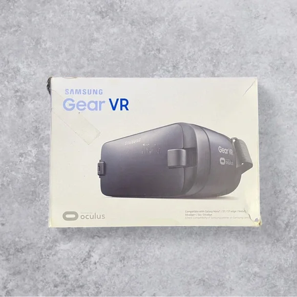 Samsung Gear VR Oculus Headset SM-R323 w/ Box Adapter Included