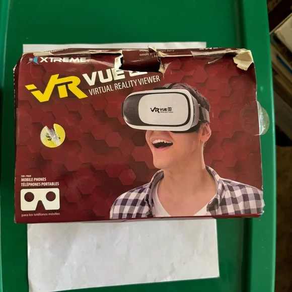 VR Vue II Smartphone VR Headset Viewer - White