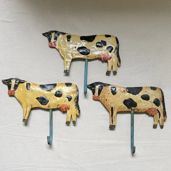 Vintage-Inspired Yellow Cow Wall Hooks - Set of 3