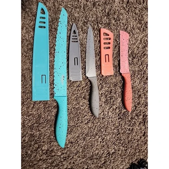 Tomodachi Knife 3 Piece Set. 8 In Bread, 5 In‎ Utility, 4 In Citrus With Covers