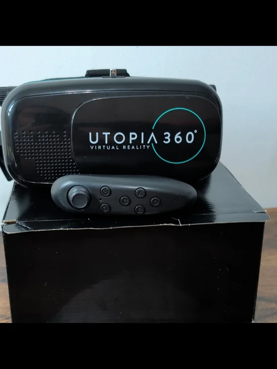 Black VR Headset with Wireless Controller