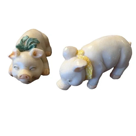 Vintage Resin Pig/Piggy/Piggies Figurines Adorable Set of 2 Blue Ribbon Yellow‎