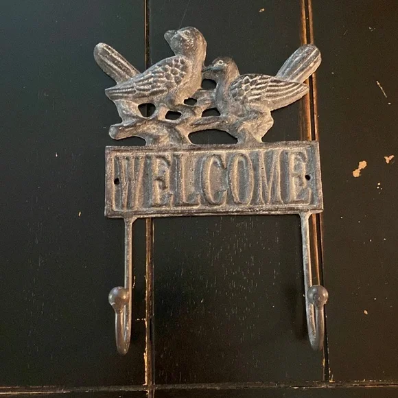 Metal bird hanger