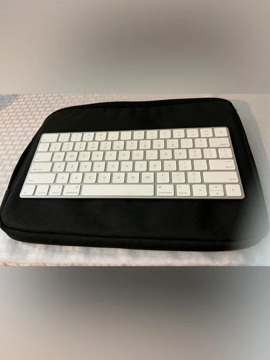 Apple White Wireless Magic Keyboard - Slim Aluminum Frame