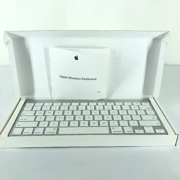 Apple Wireless Keyboard in White and Silver