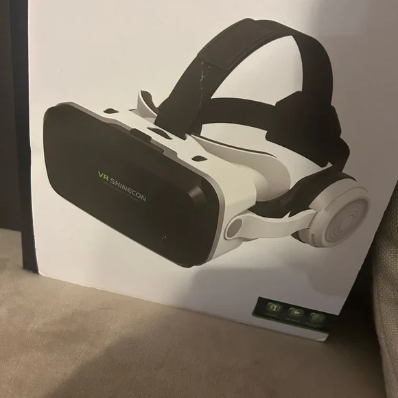 Black and White VR Headset