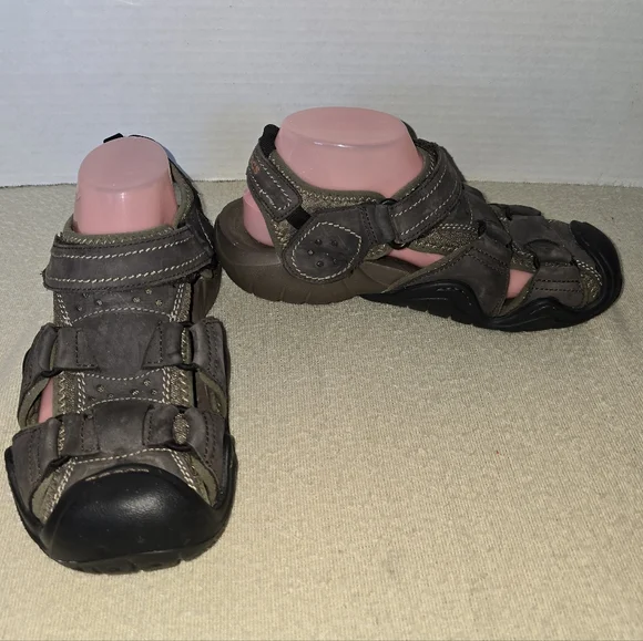 Crocs Men's Swiftwater Walnut/Khaki Fisherman Sandals in size M8