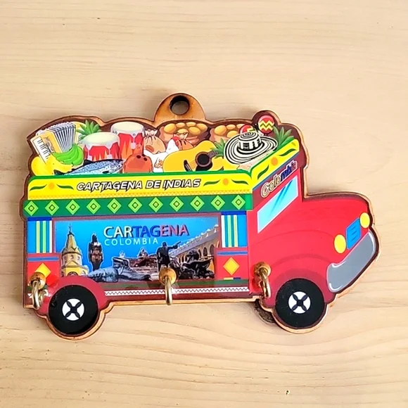 Cartagena Columbia Wood Wall Mounted Bus Key Hook Rack Holder