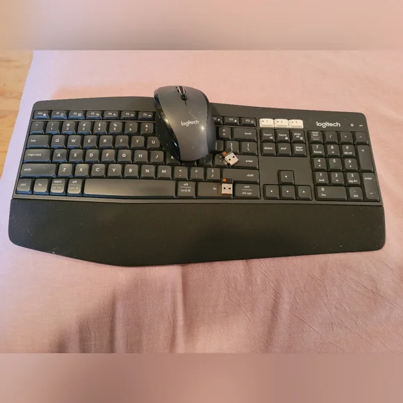 Logitech MK850 Black Keyboard and Mouse Combo
