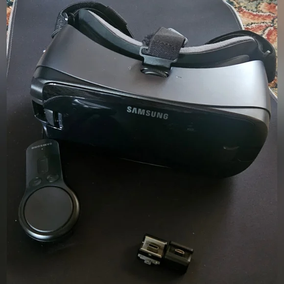 Samsung Gear VR Headset with Controller