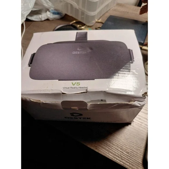 DESTEK V5 VR Smartphone Virtual Reality Headset with Wireless Remote & Gamepad