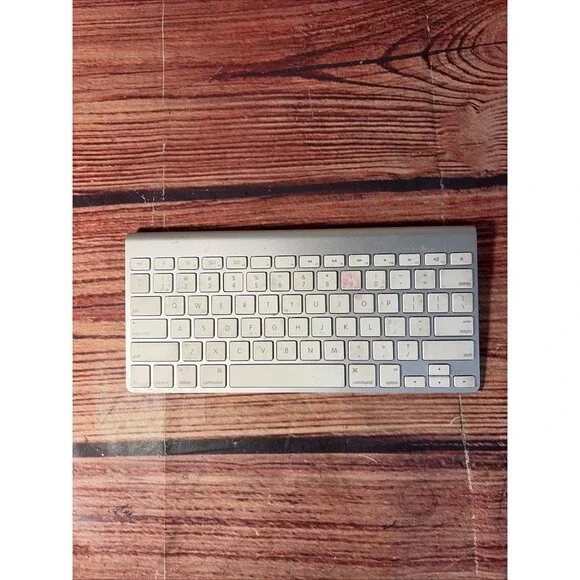 Apple Wireless Keyboard With Bluetooth Model A1314 Silver - Original Tested