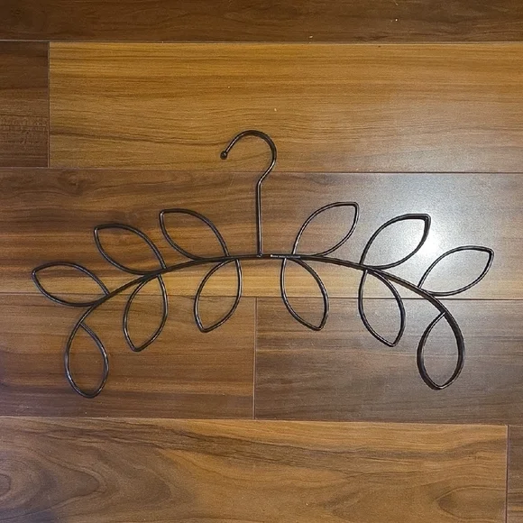 Scarf Hanger