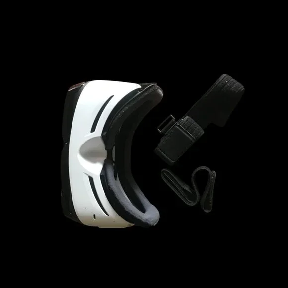 Samsung Gear VR Headset – Lightly Used | Oculus Powered | Original Box Included
