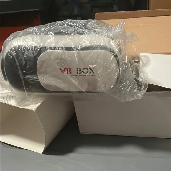 Virtual Reality Glasses - Black and White