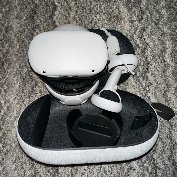 Oculus Quest 2 Headset