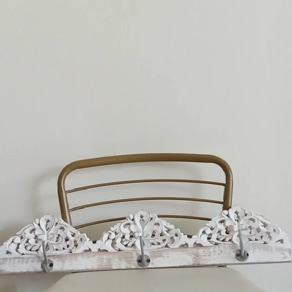Elegant White and Gold Wall Decor with Hooks
