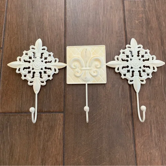 Fleur de Lis Metal Wall Hook Trio