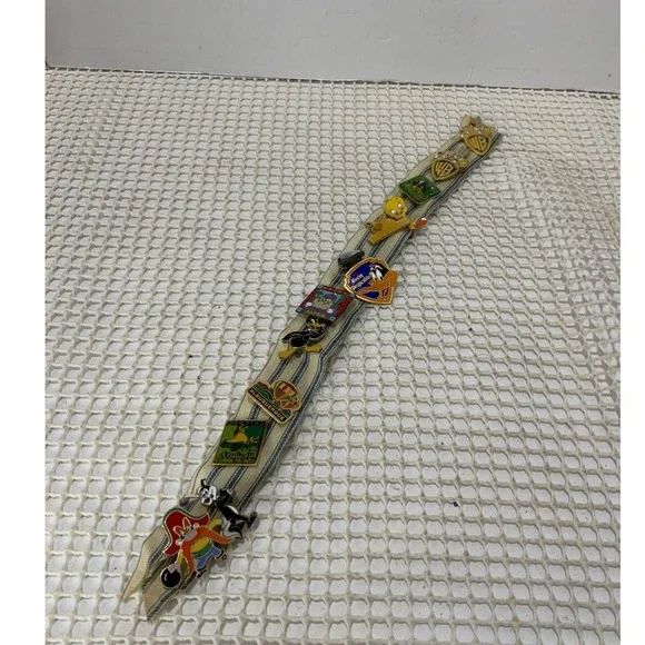 Warner Bros Looney Tunes Vintage Collectible‎ Pins Set Bugs bunny,tweety,taz EUC