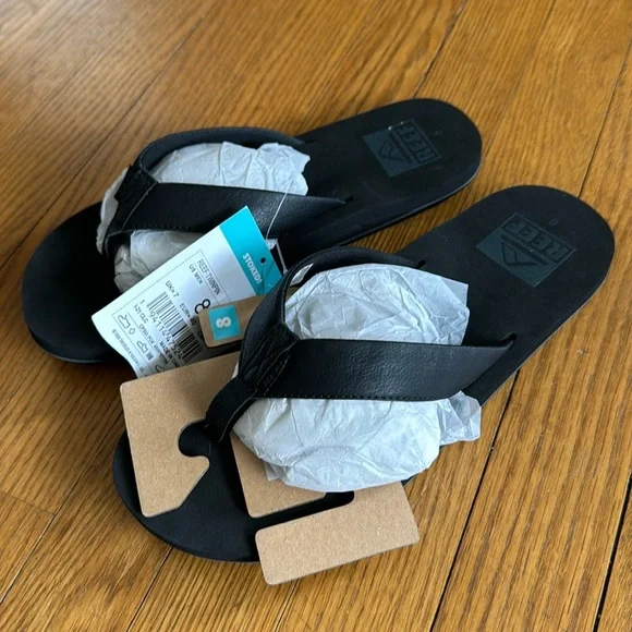 Men’s Reef sandals NWT