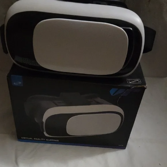 Virtual Reality Glasses - Black and White