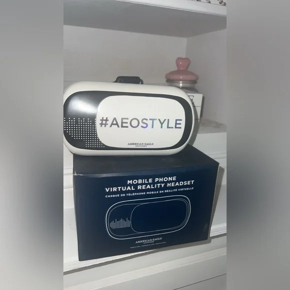 American Eagle Outfitters VR Headset in White and Black
