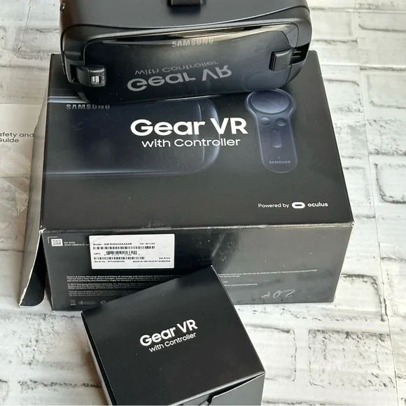 Samsung Gear VR with Controller - Black