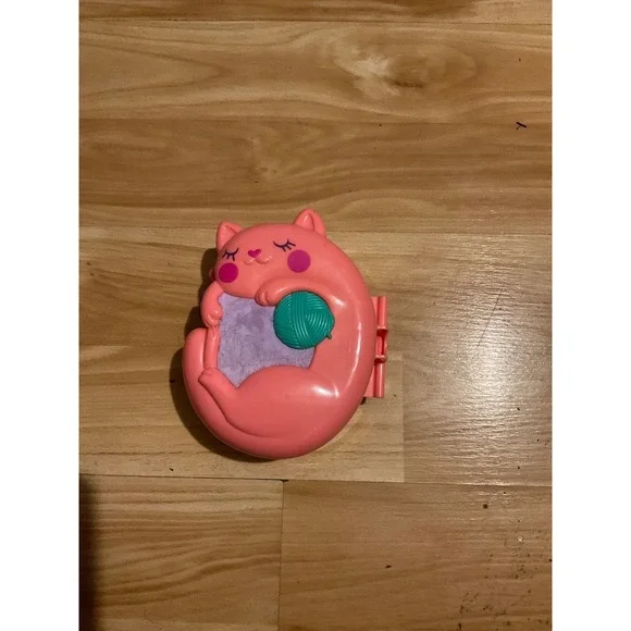 Polly Pocket Pet Vet Playset Starring Shani Cuddly‎ Cat Purse Compact