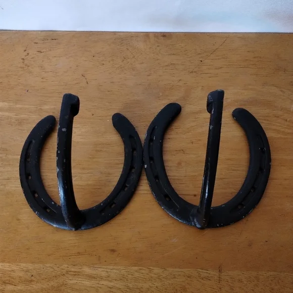 2 Cast iron horseshoe coat hanger home decor