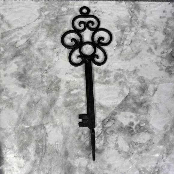 Vintage Large Black Metal Skeleton Key Hanging Wall Decor Made In USA 10.5”