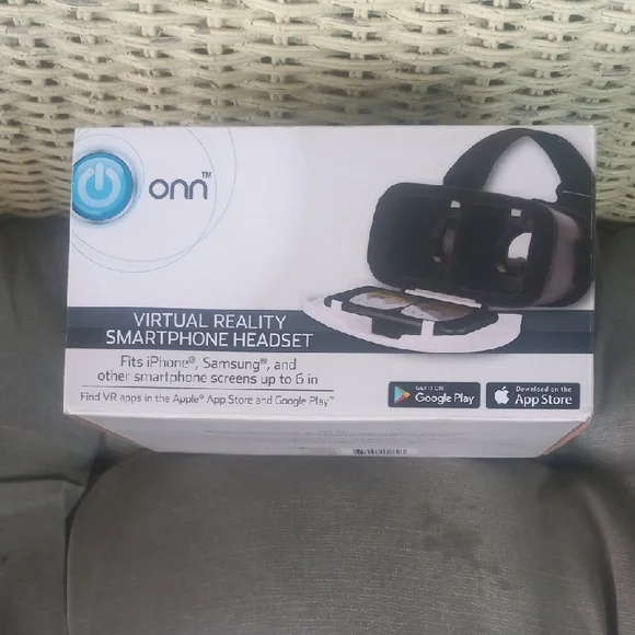 On Running Black Smartphone VR Headset Sleek Design